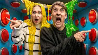 100 KNAPPER, Men Kun Én Får Os Ud