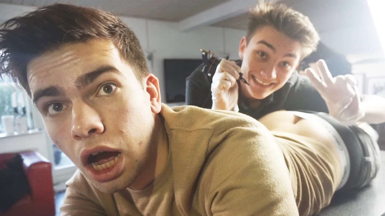 JEG TATOVERER MIN BEDSTEVENS RØV