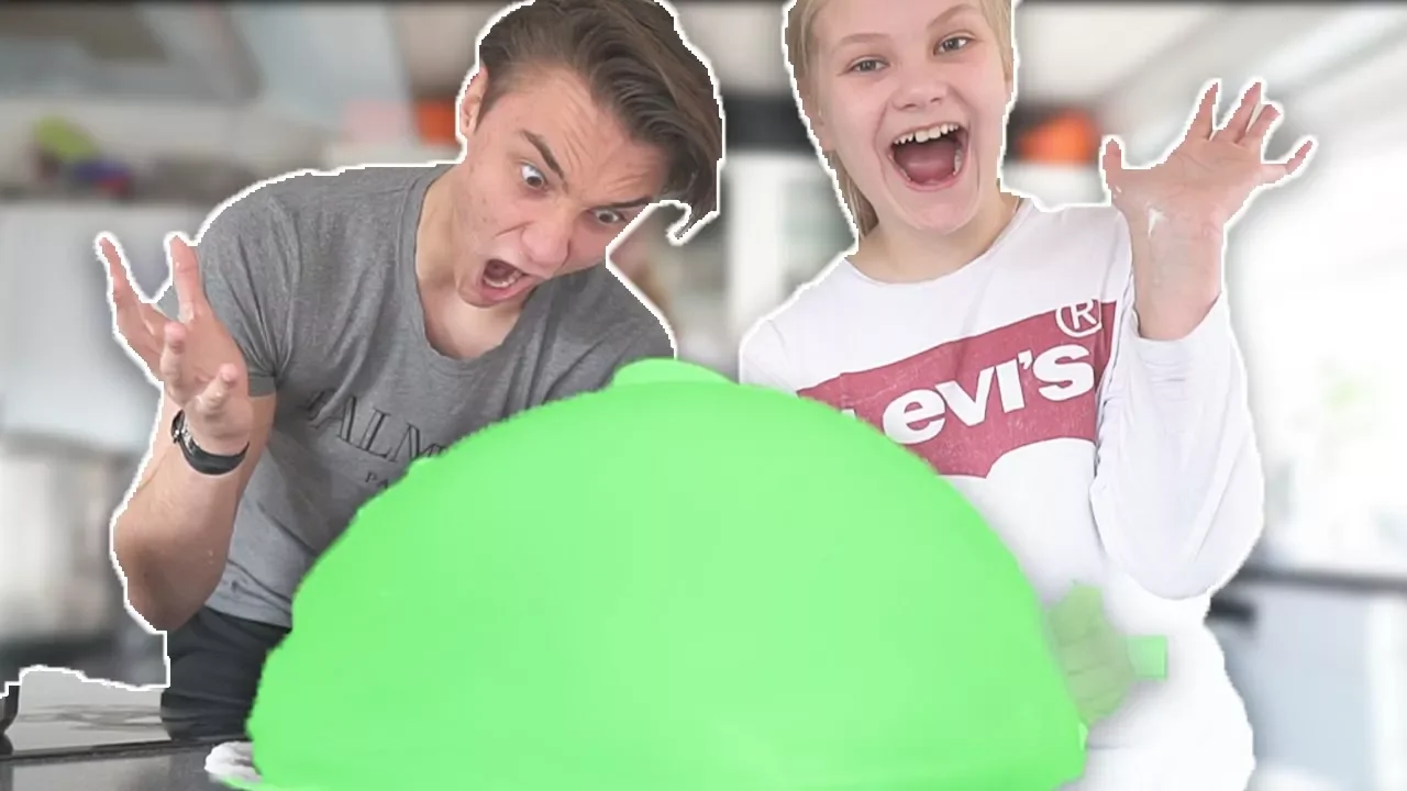 SØSTER VISER BROR SLIME FØRSTE GANG