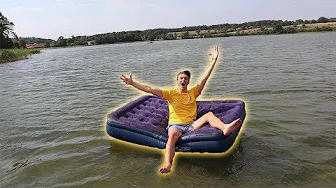 KRYDSER KÆMPE SØ PÅ LUFTMADRAS