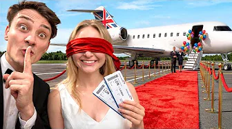 Overrasker forlovede med en rejse 