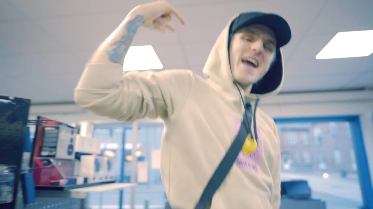 Eiqu - NO PLAY (Official Music Video)