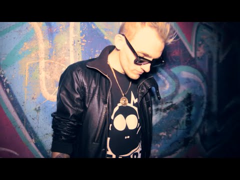 ♪ Eiqu Miller - Merch Game On Fleek (Official Music Video)
