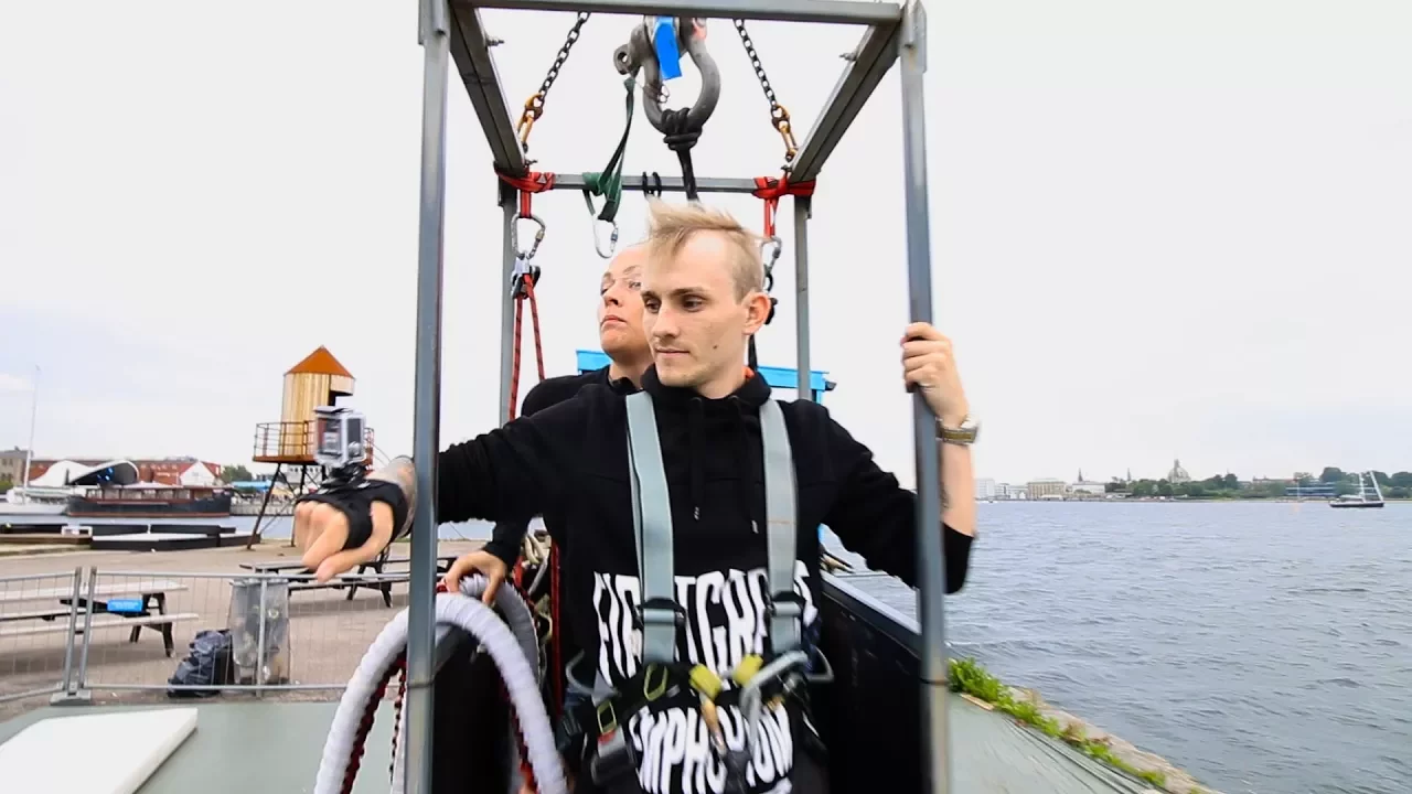 Jeg springer BUNGY JUMP!