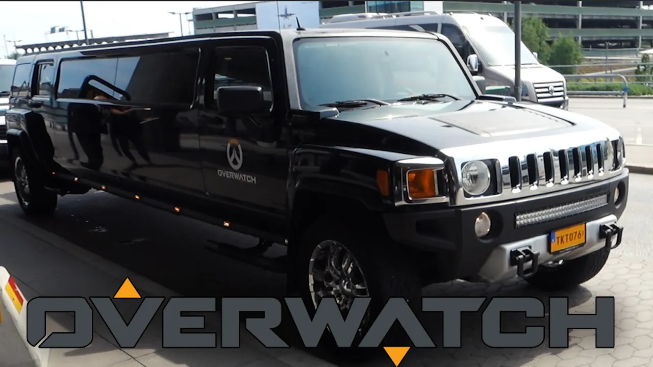 kører igennem Stockholm  i Hummer Limousine !!!!