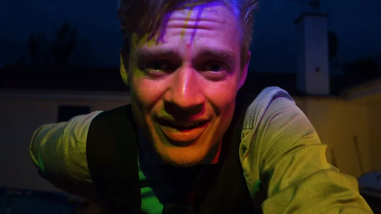 En dag på LANDET #20 - Diskolys i Gården, havearbejde, poool !!!