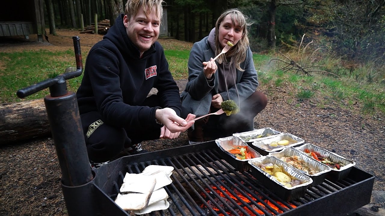 Primitiv mad over bål med Kæresten👌