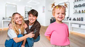 Elinas første gang hos frisøren!