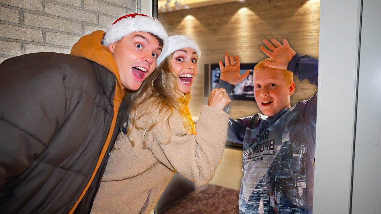 FORSKRÆKKER FAN gennem vinduet - Juleafsnit 11