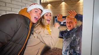 FORSKRÆKKER FAN gennem vinduet - Juleafsnit 11