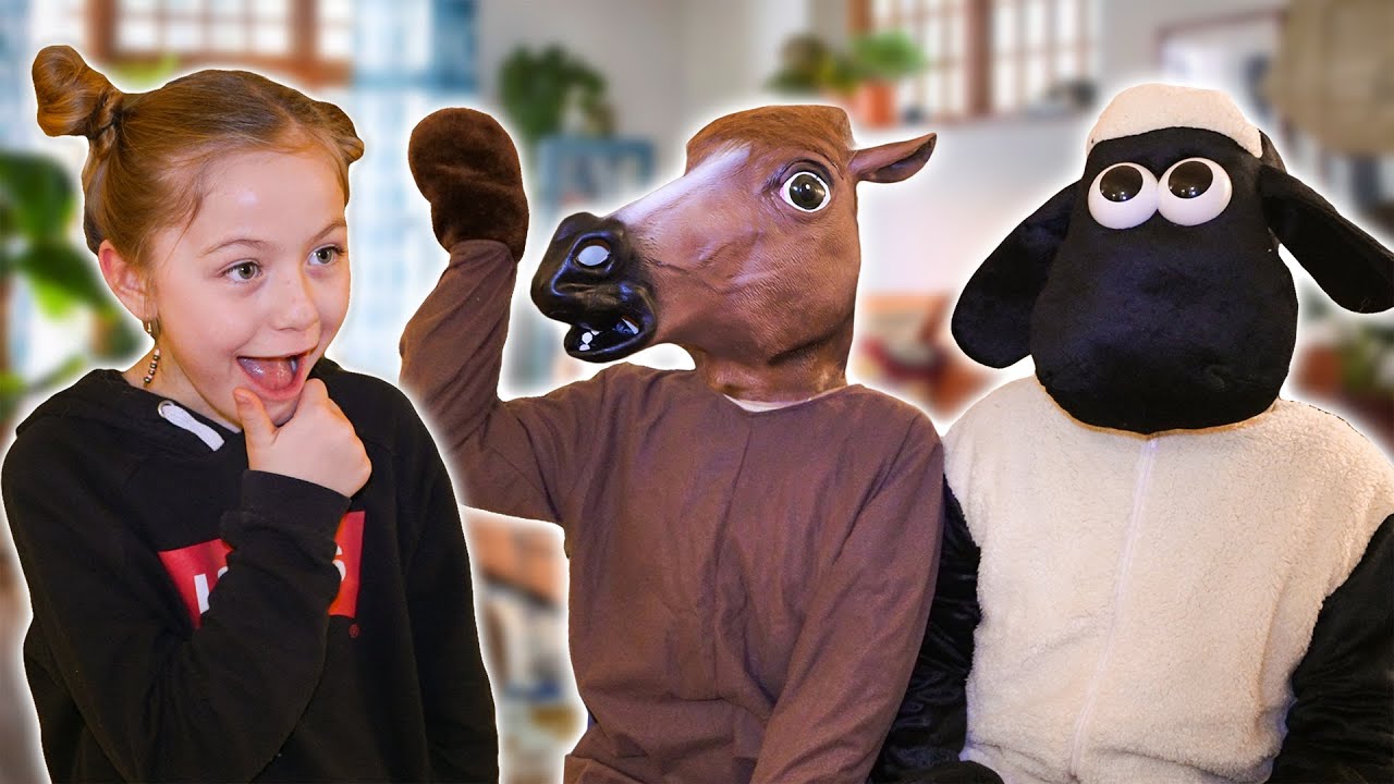 MÆRKELIGE KOSTUMER PRANK PÅ FAN - Juleafsnit 20