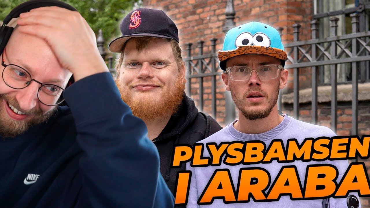 Både Søndergaard og Johnni Gade får en tur af Plysbamsen xD