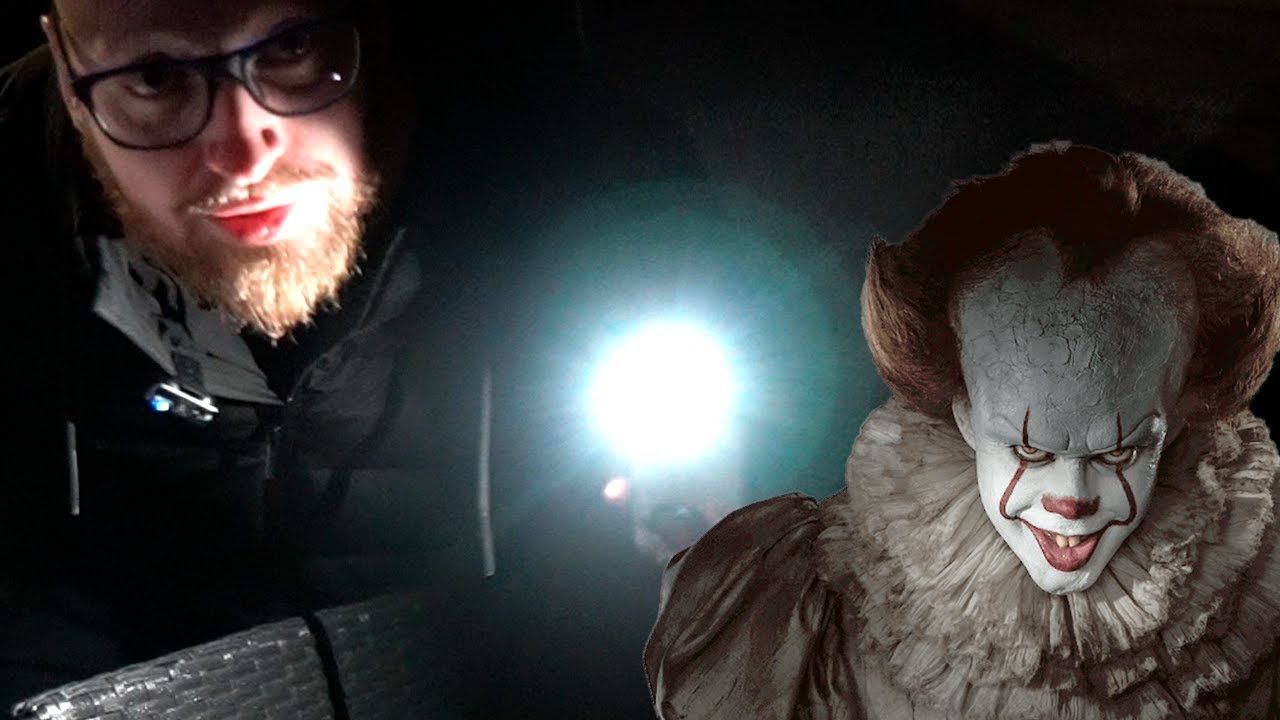 Ser Gyserfilm Om Natten På En BenQ GV30 Projektor