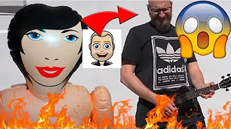 Kone Nummer 2 Reagerer På: Johnni Gade Plastikdukke