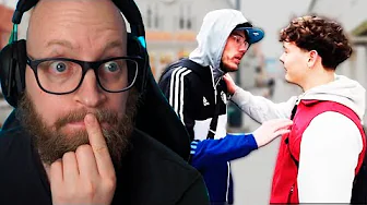 Deniz Kysser På Åben Gade