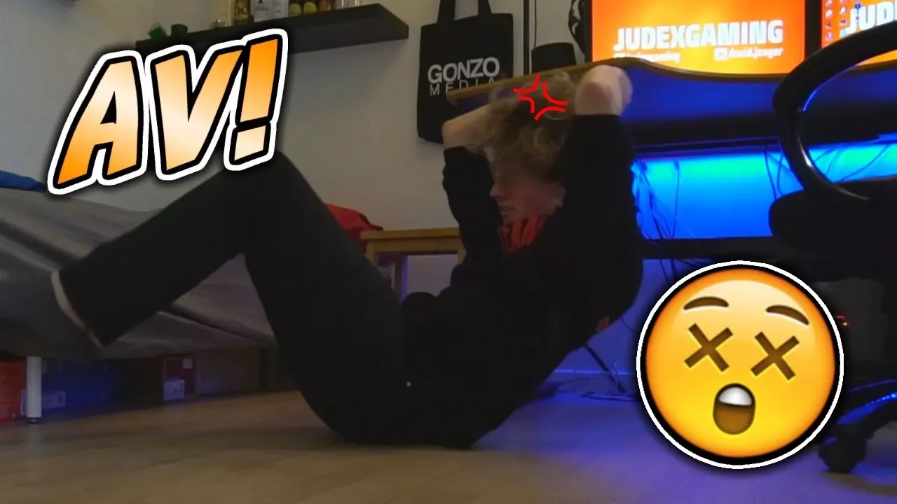 SMADRER HOVEDET OP I ET BORD!!