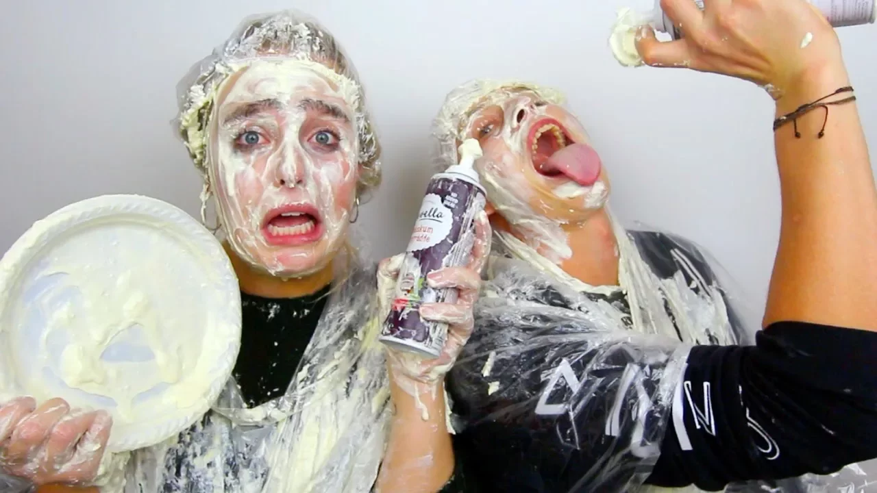 FLØDESKUMS CHALLENGE ft. Frederik Nonnemann | Julia Sofia ♡