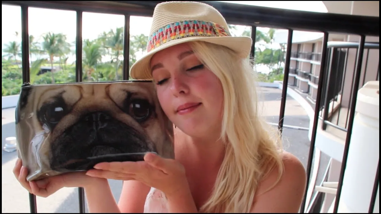 ♡ What's In My Travel Makeup Bag - Hawaii Edition! ♡