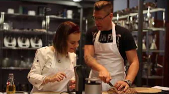 TIMM VLADIMIR LÆRER MIG AT LAVE LAKSE SANDWICH!