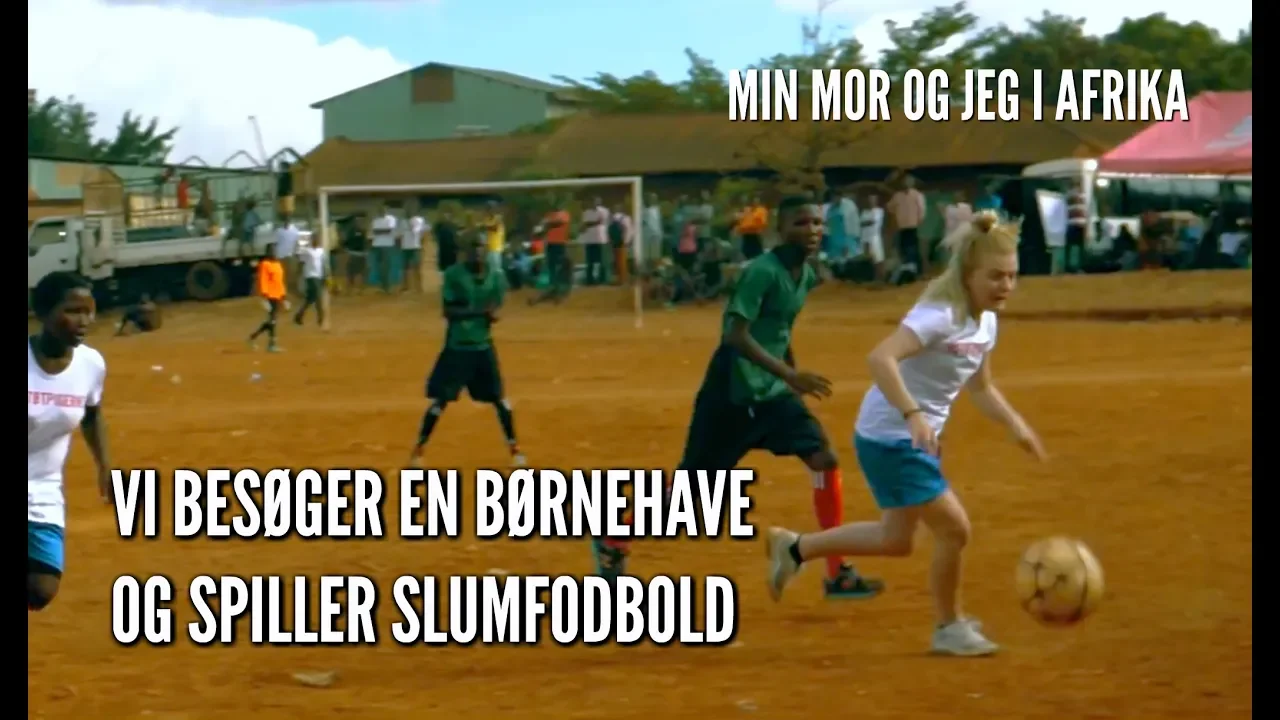 VI BESØGER EN BØRNEHAVE OG SPILLER SLUMFODBOLD // MIN MOR OG JEG I AFRIKA