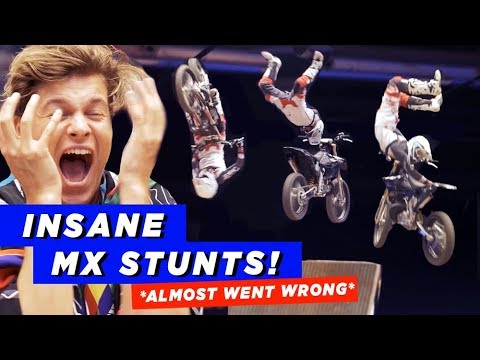 Livsfarlige stunts på motorcykel | m. Alex Porsing & Mike Jensen | HelloRasmus x RedBull