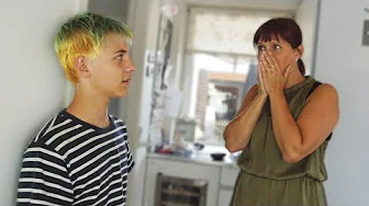 DERFOR FARVEDE JEG MIT HÅR