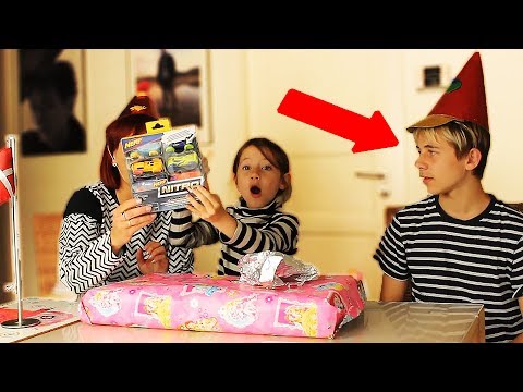 JEG ER MISUNDELIG PÅ MIN SØSTER?!