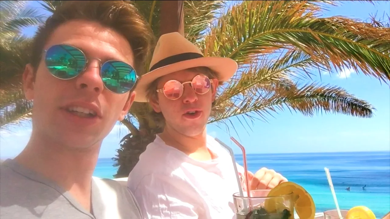 Extra: LUKSUS FERIE MED ALBERT DYRLUND