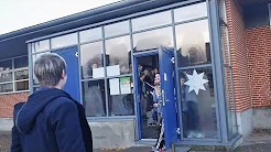 Extra: OVERRASKER FANS PÅ SKOLE #1