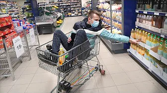 På indkøb i en Selvkørende Indkøbsvogn