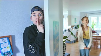 Gemmer mig på fans værelse