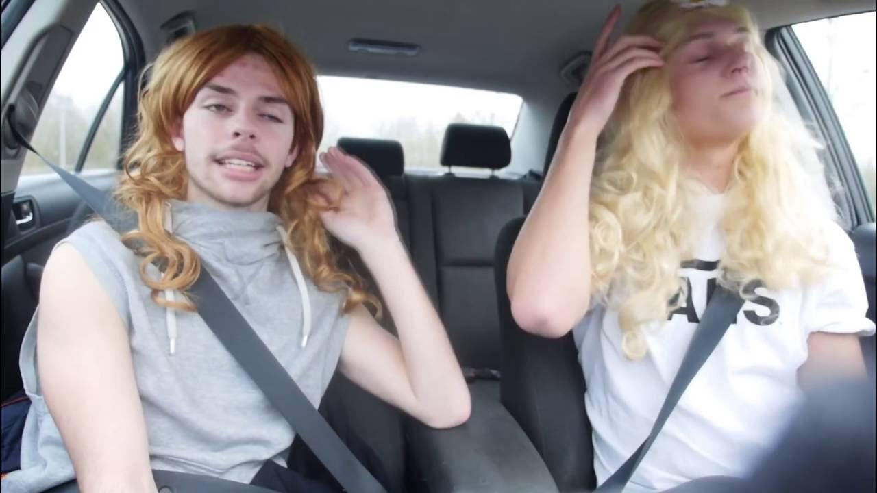 Piger der kører bil