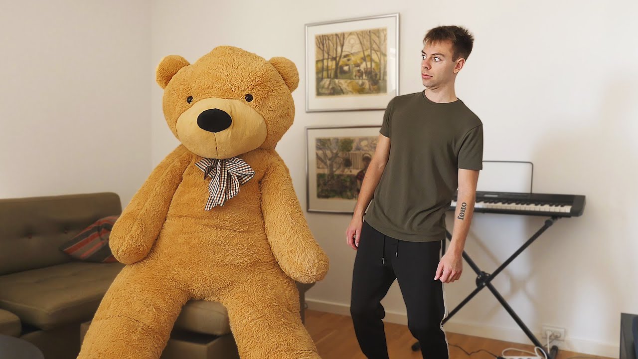 DEN 2 METER HØJE BAMSE (Sketch)