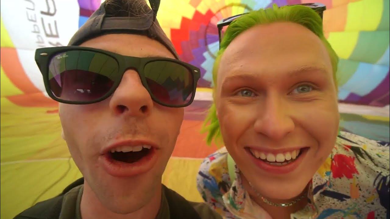 Overrasker Anders med en Luftballon