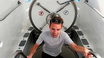 DYKKER MED UBÅD I STILLEHAVET