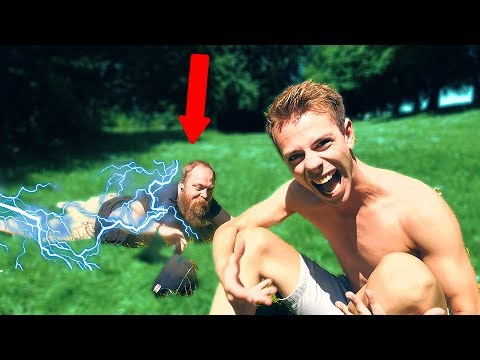 JEG GIVER EN MAND MED SKÆG STØD!