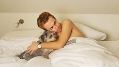 SOVER MED MIN HUND | 7