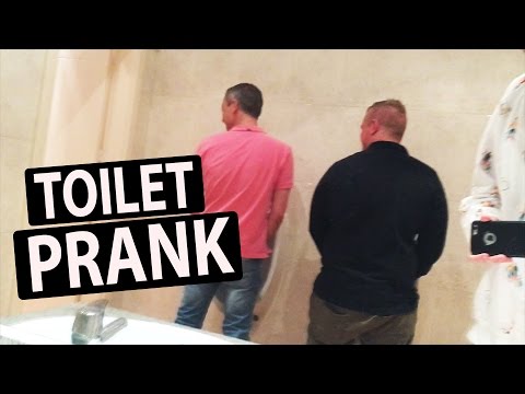 OFFENTLIG TOILET PRANK! (Ft. Albert Dyrlund)