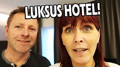 FAMILIEN OVERNATTER PÅ HOTEL TIVOLI