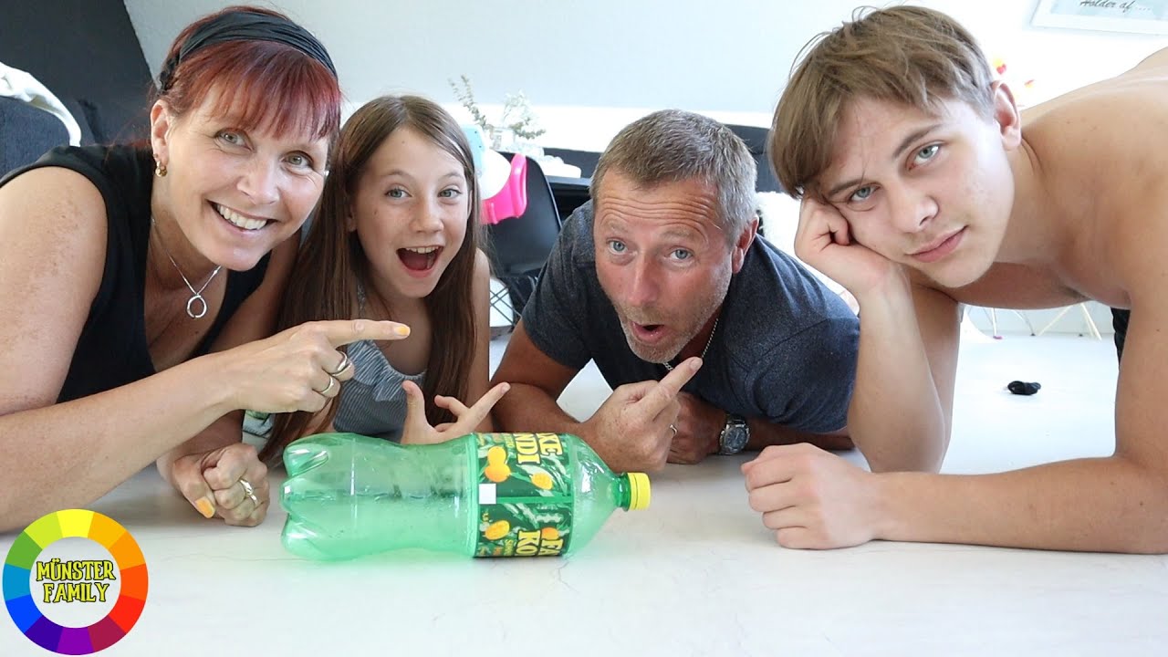 DEN SOM FLASKEHALSEN PEGER PÅ....