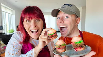 Vi bager en kage der ligner en Burger!