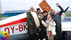 Onkel Mic kom flyvende med stor gave til Naja!