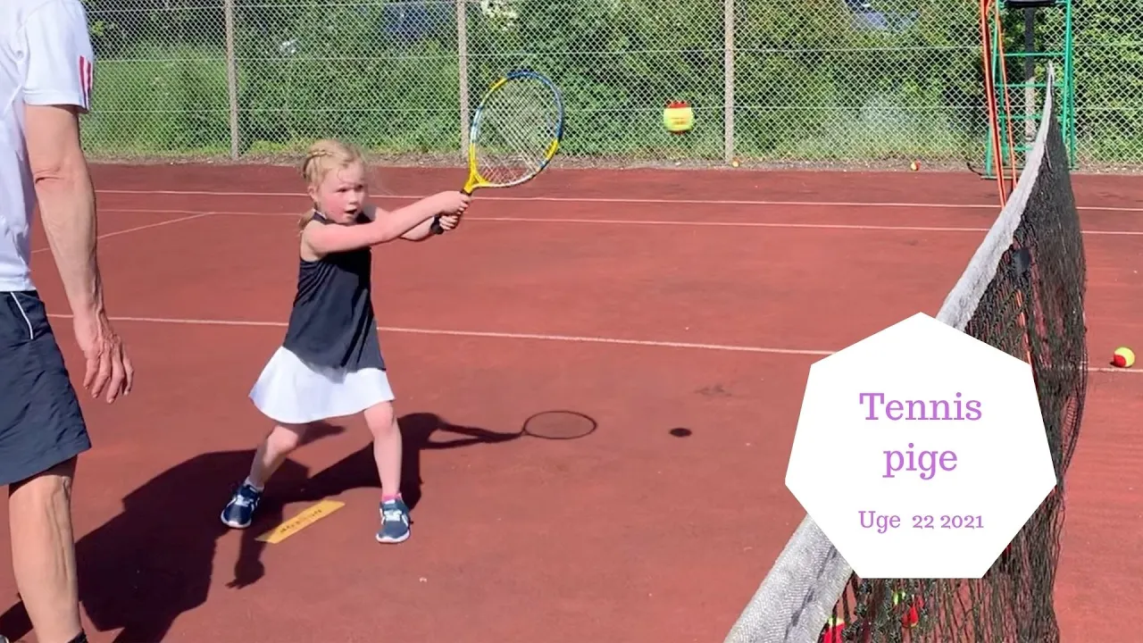 ZOE ER RET VILD MED TENNIS