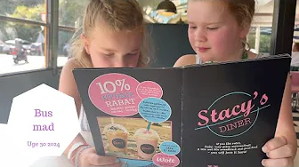 SPISER i en AMERIKANSK BUS - Køber mange Drikkevare