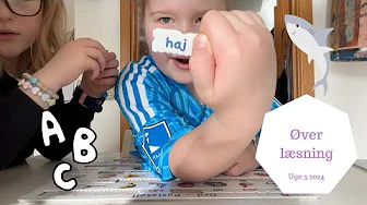 DEJLIG LØRDAG - PIGERNE ØVER SIG PÅ AT LÆSE