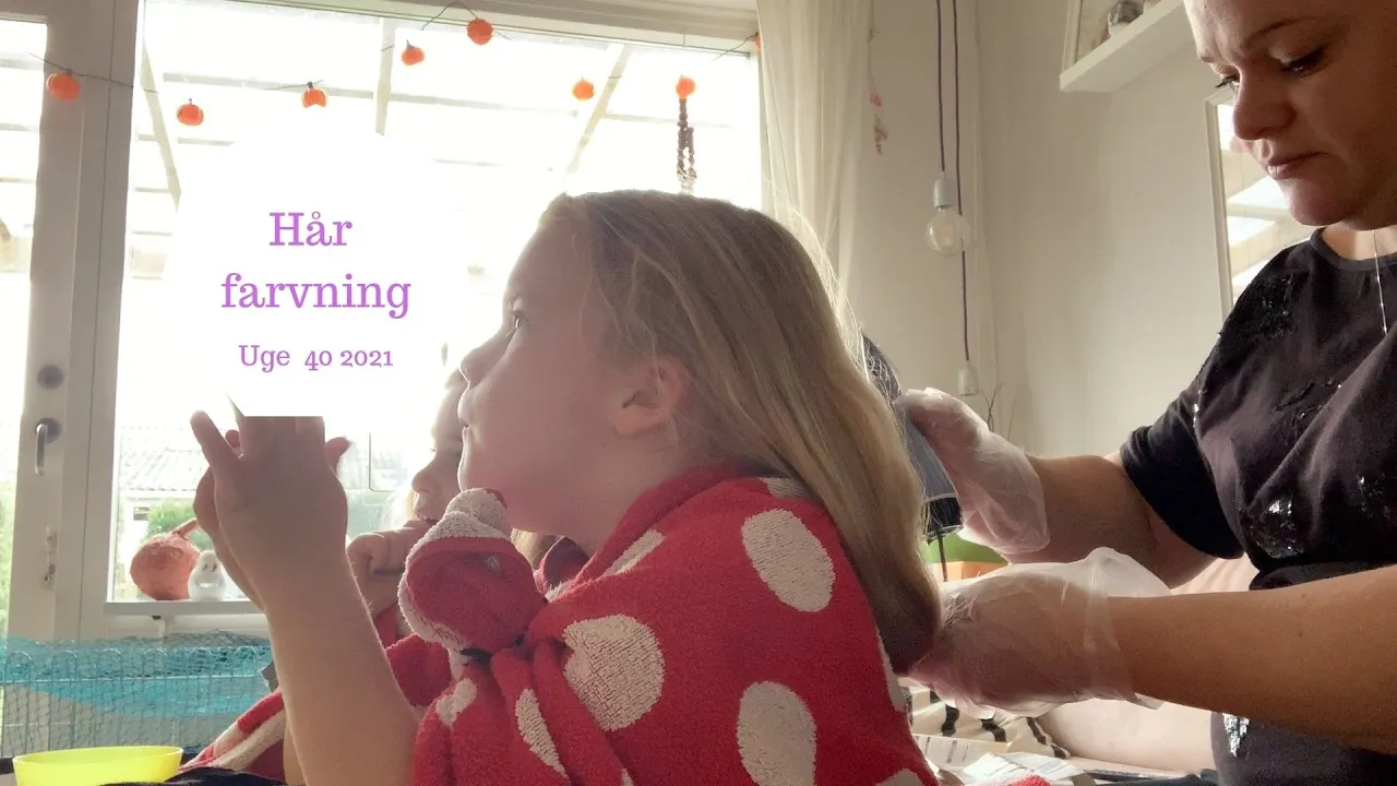 PIGERNE FÅR FARVET HÅRET FOR FØRSTE GANG