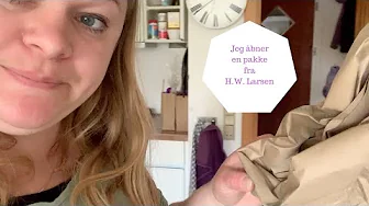JEG ÅBNER EN PAKKE FRA H W  LARSEN