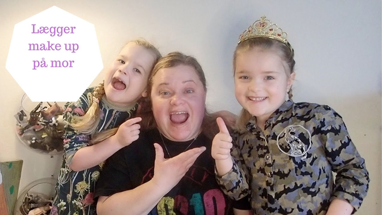 LÆGGER MAKE UP PÅ VORES MOR