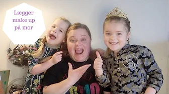 LÆGGER MAKE UP PÅ VORES MOR