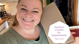 JEG ÅBNER EN PAKKE FRA LEGEAKADEMIET